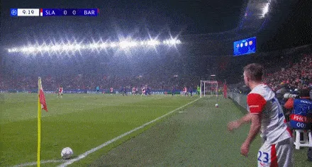 在线娱乐-布拉格角球机会，库塞后点包抄破门，布拉格1-0巴萨