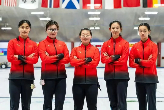 在线娱乐-中国女子冰壶青年队时隔八年再获铜牌!上海班底闪耀世青赛|中国女队|美国队|米兰冬奥会|女队|中国队_新浪体育_新浪新闻