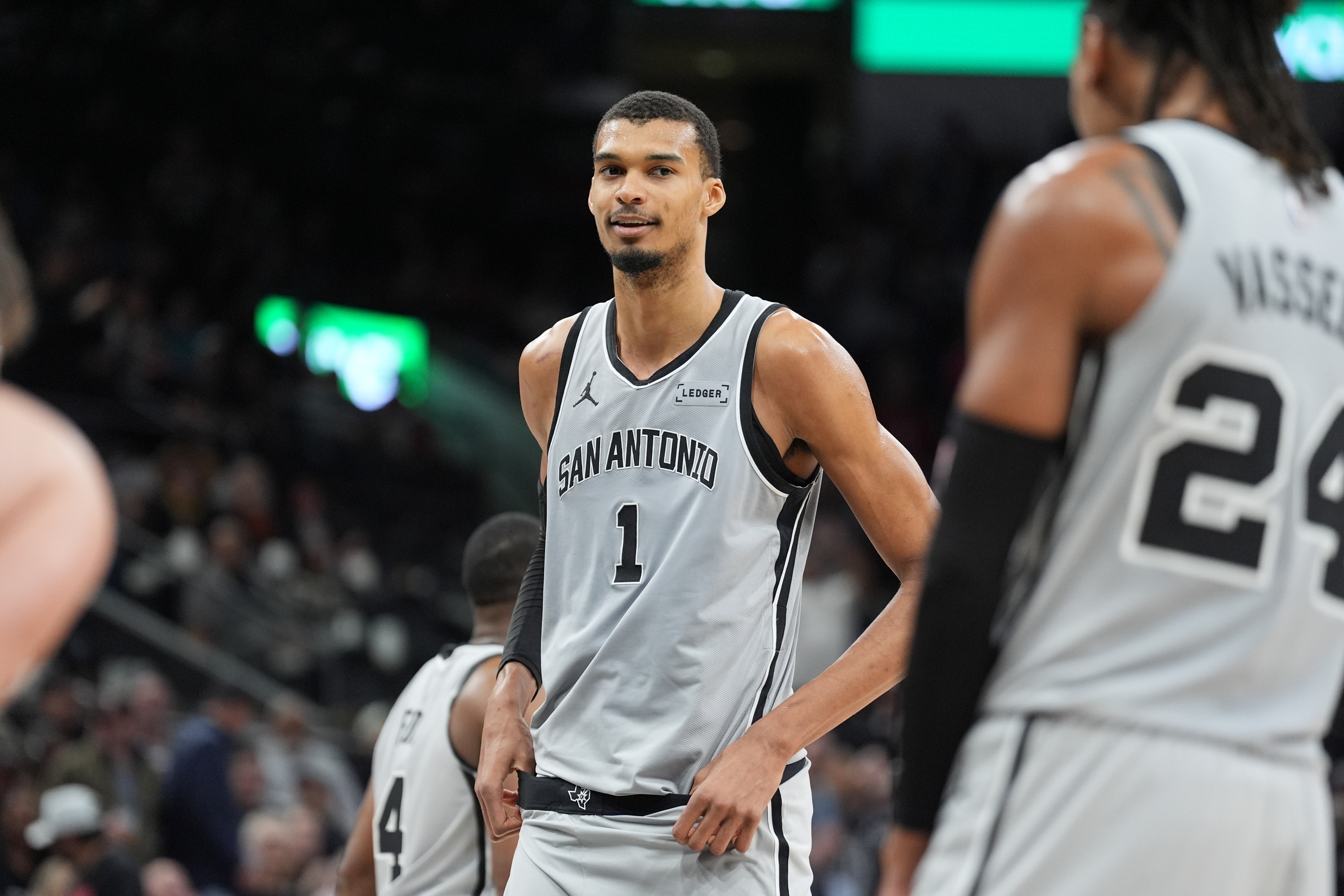 西部球队晋级总决赛最新概率:马刺升至20.8% 雷霆48% 掘金13%